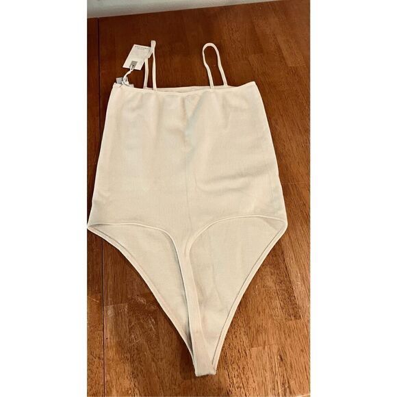 Good American Seamless Skinny Strap BodySuit Bone001 SZ 5/6 NEW - Picture 7 of 9